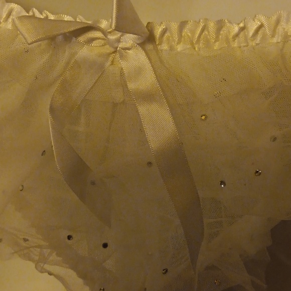 NWT VICTORIA SECRETS WHITE GARTER PANTY SET LARGE - Picture 5 of 8